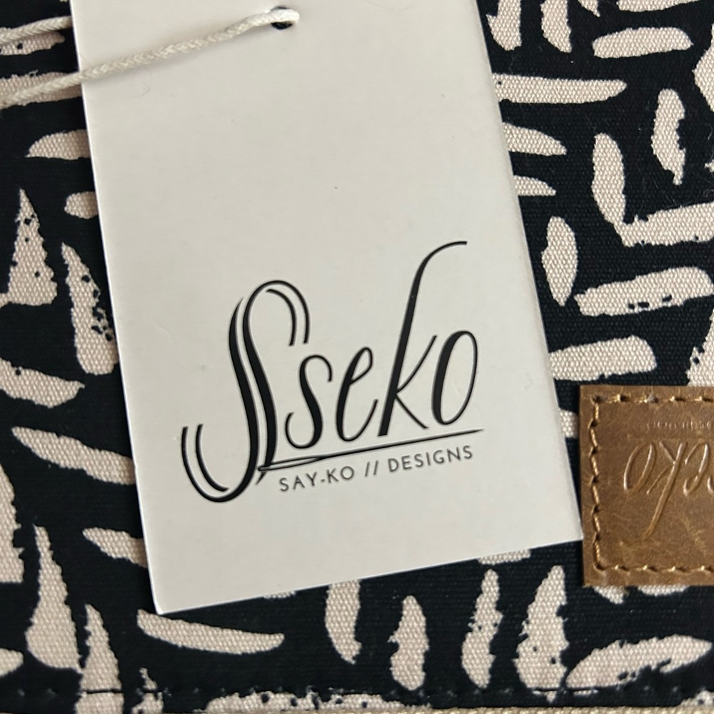 Sseko Kawa Black and Cream Pattern Clutch and Coinpurse - Picture 8 of 9